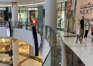30 March 2023 : Shot of People Shopping at The Dubai Mall in Dubai,UAE