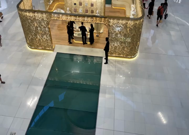 30 March 2023 : Shot of People Shopping at The Dubai Mall in Dubai,UAE